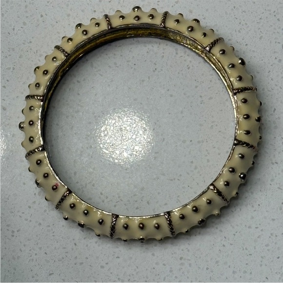 Vintage Signed Lilly Pulitzer Cream Gold Enamel Bangle Bracelet Rare EUC - Picture 3 of 6